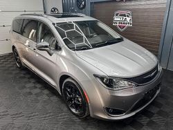 Silber Gebraucht 2017 Chrysler Pacifica Limited SUV | 27.500 € (Fairer Preis)