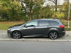 Grau Gebraucht 2018 Ford Focus ST-Line Kombi | 12.500 € (Fairer Preis)
