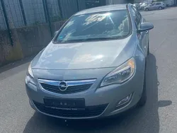 Grau Gebraucht 2012 Opel Astra Design Edition Limousine | 4.500 € (Guter Preis)