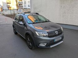 Grau Gebraucht 2018 Dacia Sandero Stepway SUV | 9.900 € (Etwas zu teuer)