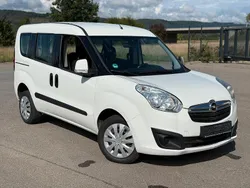 Weiß Gebraucht 2016 Opel Combo Edition Van / Kleinbus | 8.999 € (Teuer)