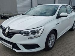 Weiß Gebraucht 2017 Renault Mégane IV Life Limousine | 9.500 € (Fairer Preis)