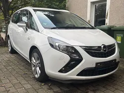 Weiß Gebraucht 2015 Opel Zafira Tourer Selection Van / Kleinbus | 11.200 € (Etwas zu teuer)