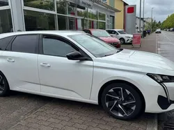 Weiß Gebraucht 2022 Peugeot 308 Allure Kombi | 19.950 € (Etwas zu teuer)
