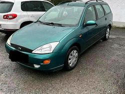 Grün Gebraucht 2001 Ford Focus Zetec Kombi | 1.999 € (Teuer)