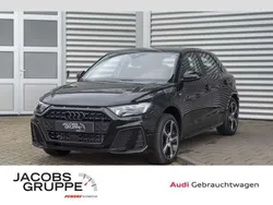 Mythosschwarz metallic Gebraucht 2025 Audi A1 Sportback S-Line Kleinwagen | 29.880 € (Etwas zu teuer)