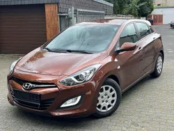 Braun Gebraucht 2013 Hyundai i30 Classic Limousine | 5.999 € (Superpreis)