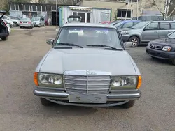Braun Gebraucht 1982 Mercedes E230 Limousine | 3.300 €