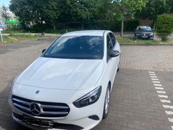 Weiß Gebraucht 2020 Mercedes 200 Limousine | 25.500 € (Etwas zu teuer)