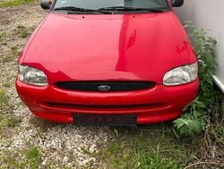 Rot Gebraucht 1998 Ford Escort Limousine | 800 € (Fairer Preis)