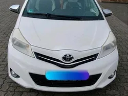 Weiß Gebraucht 2013 Toyota Yaris Kleinwagen | 6.500 €
