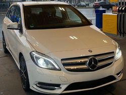 Weiß Gebraucht 2014 Mercedes B180 Van / Kleinbus | 14.999 € (Fairer Preis)