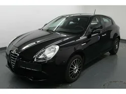 Rot Gebraucht 2011 Alfa Romeo Giulietta Kleinwagen | 5.990 €