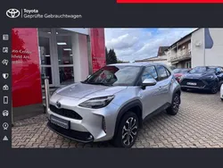 Silber Gebraucht 2022 Toyota Yaris Cross Team SUV | 22.480 € (Fairer Preis)
