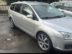 Grau Gebraucht 2006 Ford Focus Titanium Kombi | 1.100 € (Guter Preis)