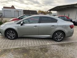 Grau Gebraucht 2015 Toyota Avensis Business Edition Limousine | 16.990 € (Fairer Preis)