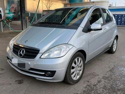 Silber Gebraucht 2011 Mercedes A160 Limousine | 3.399 € (Fairer Preis)