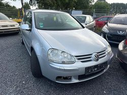 Silber Gebraucht 2005 VW Golf V Comfortline Limousine | 700 € (Superpreis)