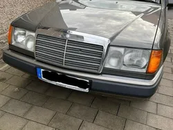 Braun Gebraucht 1990 Mercedes E200 Limousine | 4.000 €