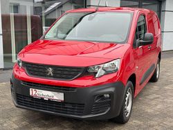 Rot Gebraucht 2021 Peugeot Partner Premium Van / Kleinbus | 12.990 € (Guter Preis)