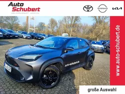 Grau Gebraucht 2022 Toyota Yaris Cross Sport SUV | 27.480 € (Etwas zu teuer)