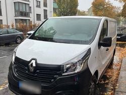 Weiß Gebraucht 2018 Renault Traffic Van / Kleinbus | 10.900 €