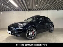 Tiefschwarzmetallic Gebraucht 2015 Porsche Macan Turbo SUV | 38.900 €