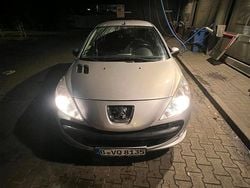 Silber Gebraucht 2005 Peugeot 206 Kleinwagen | 2.100 €