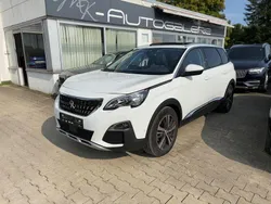 Weiß Gebraucht 2021 Peugeot 5008 Allure Van / Kleinbus | 16.990 € (Guter Preis)