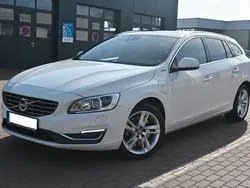 Weiß Gebraucht 2016 Volvo V60 Kombi | 31.900 €