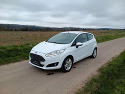 Weiß Gebraucht 2015 Ford Fiesta Titanium Kleinwagen | 6.390 € (Fairer Preis)