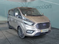 Silber Gebraucht 2023 Ford Tourneo Custom Titanium Van / Kleinbus | 46.930 € (Etwas zu teuer)