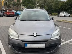 Grau Gebraucht 2009 Renault Mégane III Limousine | 2.500 € (Fairer Preis)