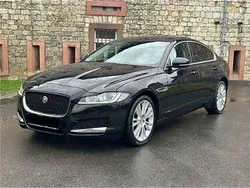 Schwarz Gebraucht 2017 Jaguar XF Portfolio Limousine | 16.500 €