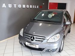 Grau Gebraucht 2011 Mercedes B200 Van / Kleinbus | 8.500 € (Fairer Preis)