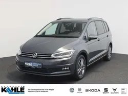 Deep black perleffekt Gebraucht 2024 VW Touran Comfortline Van / Kleinbus | 33.290 € (Guter Preis)