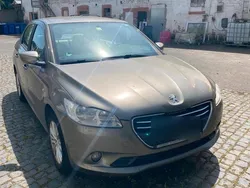 Gold Gebraucht 2012 Peugeot 301 Limousine | 2.000 €