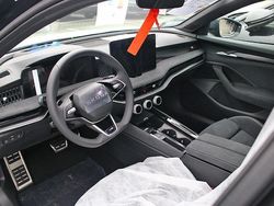 Ebony schwarz Neu 2025 Skoda Superb SportLine Kombi | 49.590 € (Etwas zu teuer)