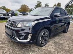 Schwarz metallic Gebraucht 2019 Suzuki Vitara Comfort+ SUV | 20.010 € (Etwas zu teuer)