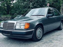 Grau Gebraucht 1992 Mercedes E230 Limousine | 3.999 €