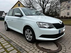 Weiß Gebraucht 2015 Skoda Fabia Kleinwagen | 4.500 € (Fairer Preis)