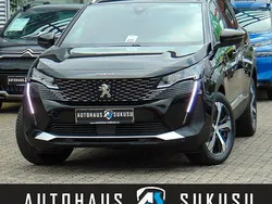 Lackierung schwarz perla nera/ Gebraucht 2024 Peugeot 5008 Allure Van / Kleinbus | 27.990 € (Fairer Preis)