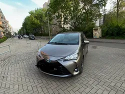Grau Gebraucht 2018 Toyota Yaris Hybrid Kleinwagen | 10.000 € (Superpreis)