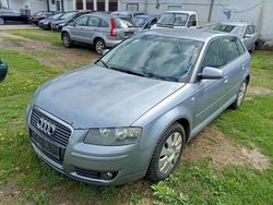 Silber Gebraucht 2004 Audi A3 Sportback Attraction Kleinwagen | 900 €