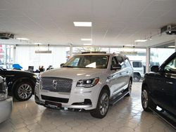 Makelloses weiß Gebraucht 2022 Lincoln Navigator SUV | 79.900 €