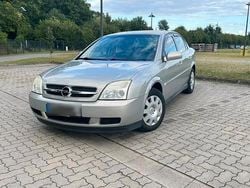 Braun Gebraucht 2005 Opel Vectra Limousine | 3.000 € (Etwas zu teuer)