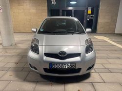 Silber Gebraucht 2011 Toyota Yaris Edition Limousine | 6.999 € (Etwas zu teuer)