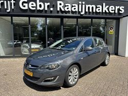 Grau Gebraucht 2014 Opel Astra Cosmo Limousine | 4.850 € (Etwas zu teuer)