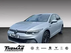 Reflexsilber metallic Gebraucht 2024 VW Golf VIII Style Limousine | 24.370 € (Guter Preis)