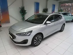Polarsilber metallic Gebraucht 2023 Ford Focus Titanium Limousine | 23.490 € (Fairer Preis)